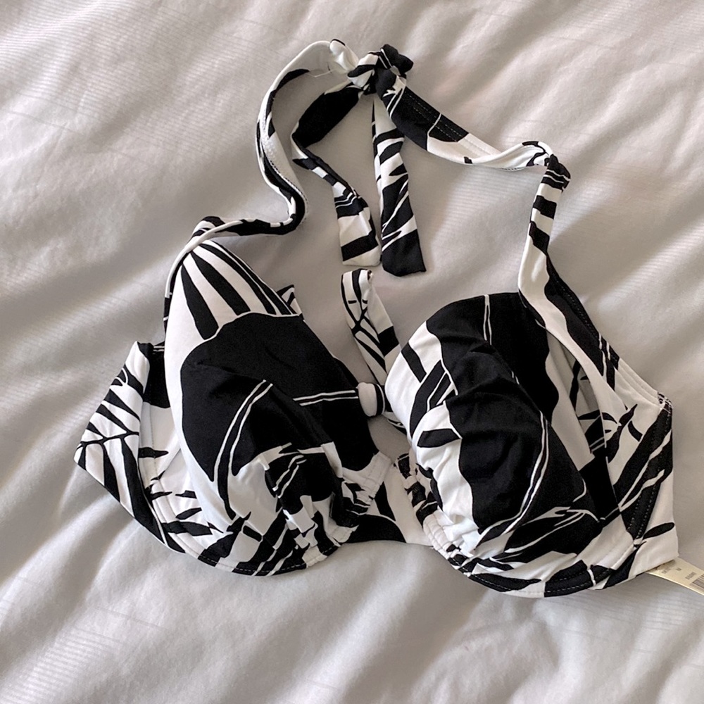 Tommy Bahama NWT bikini top with underwire.